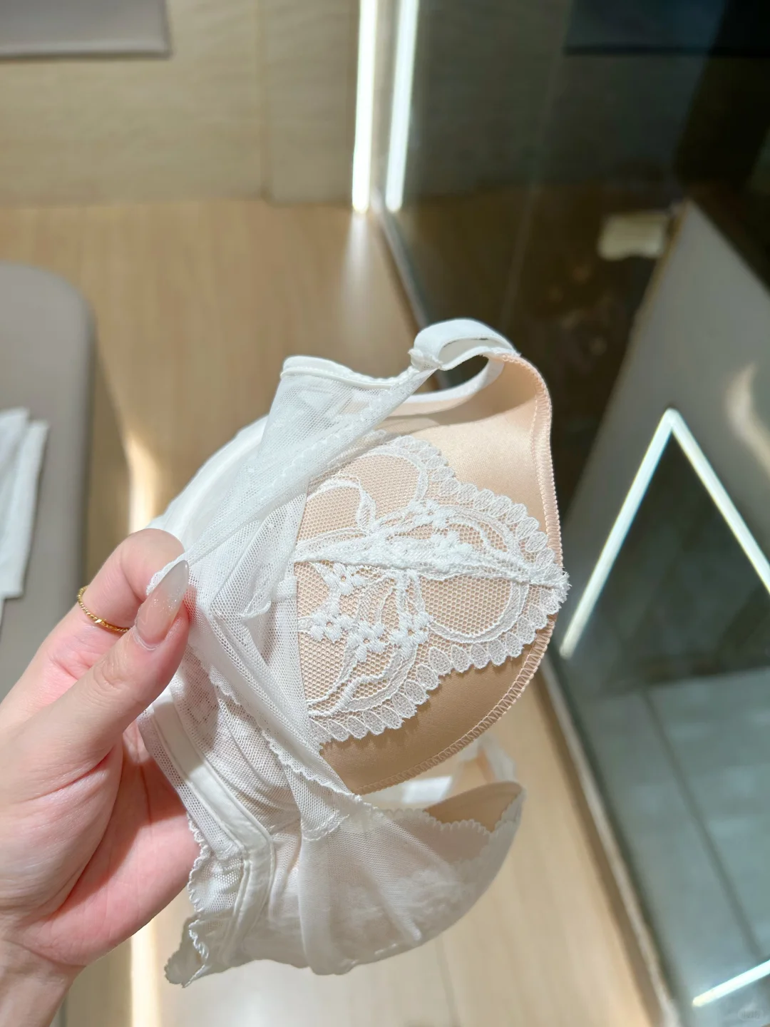 小胸进 。。。 约会战袍穿它就好了哇……