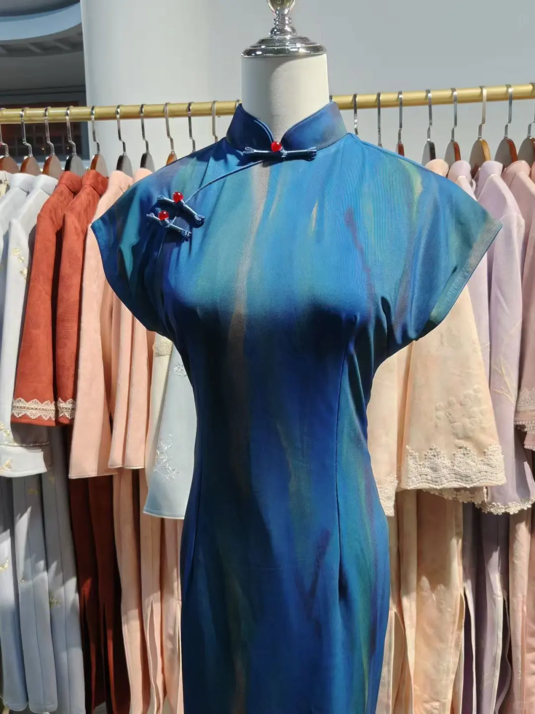 太原钟楼街平价旗袍店，百元解锁民国大小姐