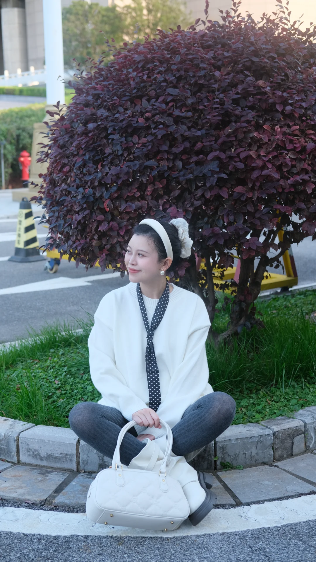 一套白色的毛衣