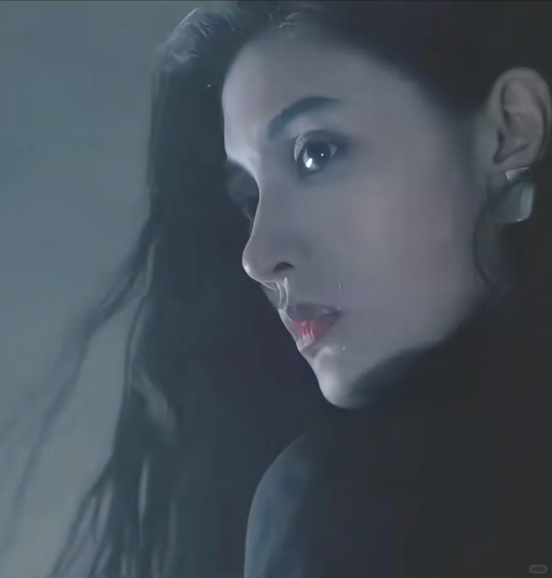 艳丽得鬼气森森