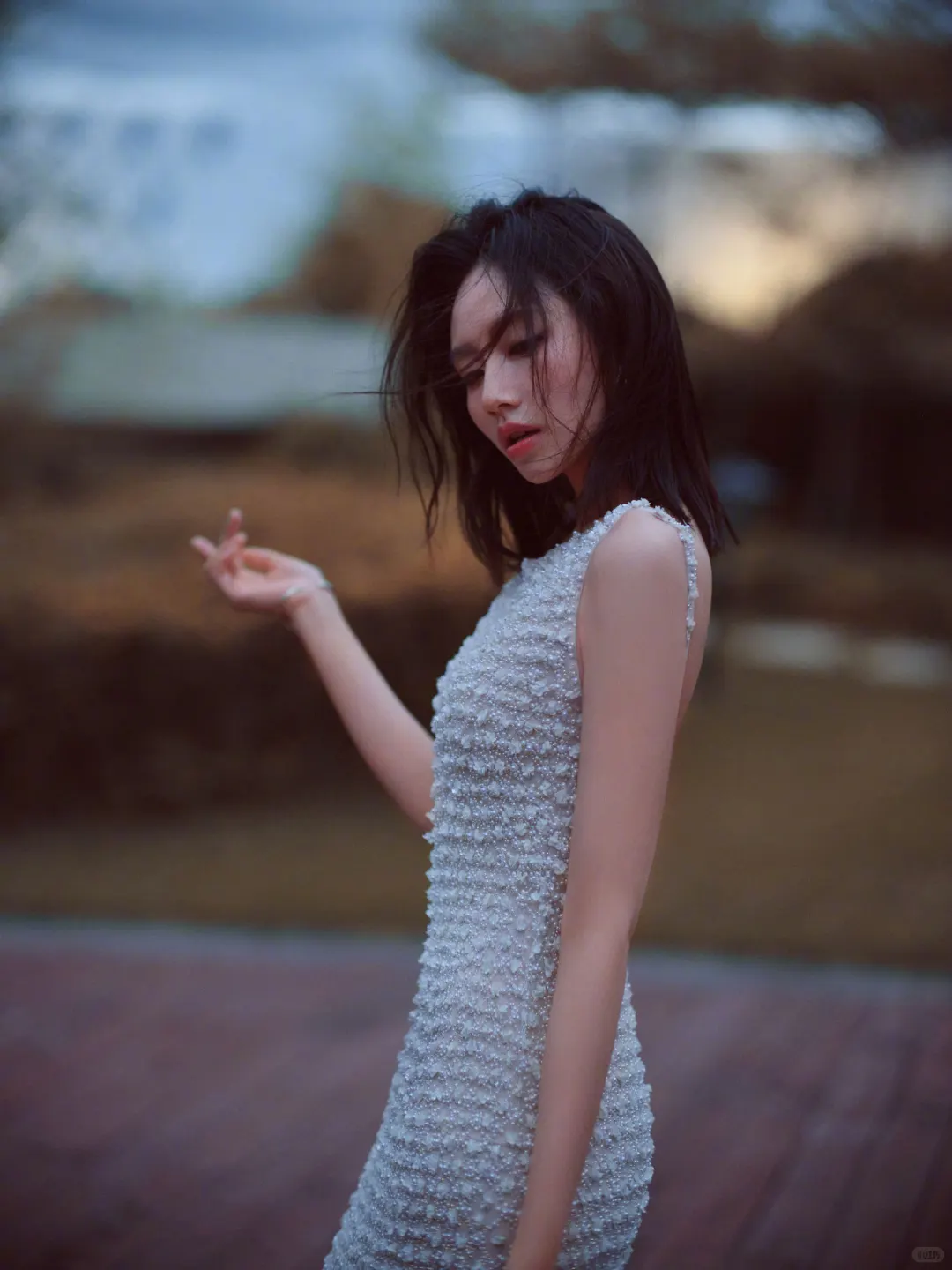 刘惜君性感露背裙