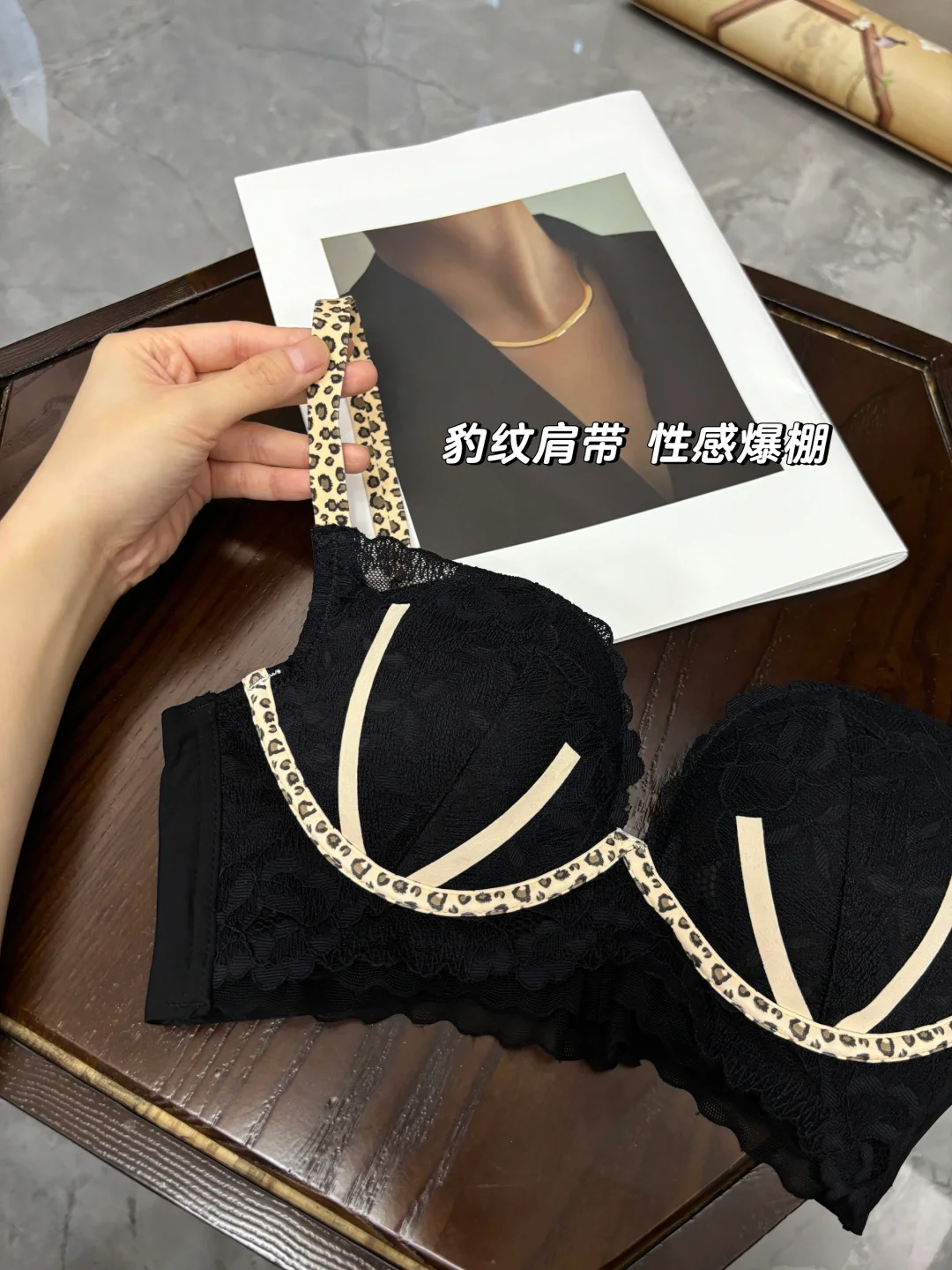 小胸上身直呼vocal！！黑色又纯又欲又撩