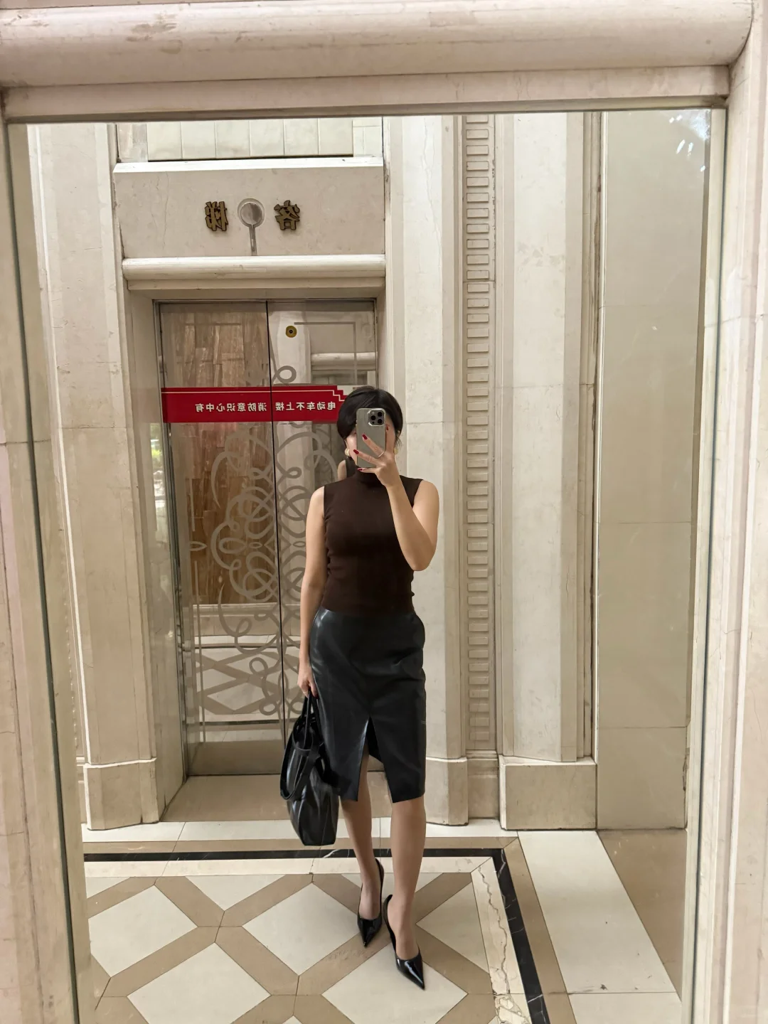 黑色高跟鞋配咖色肉丝太爱了