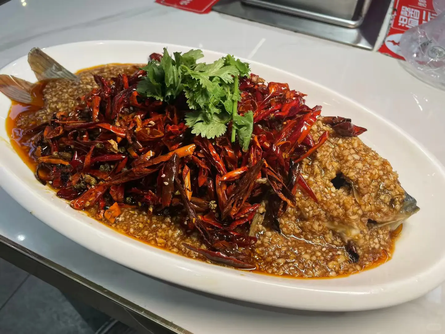 本地人排队抢吃的烧烤神店