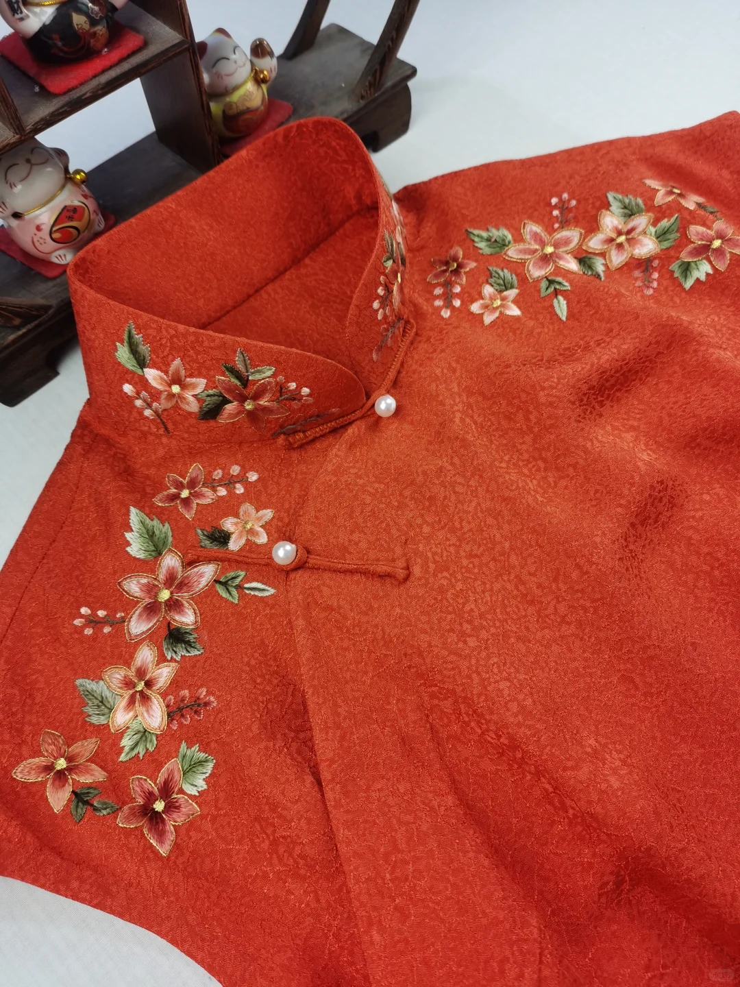 手绣旗袍