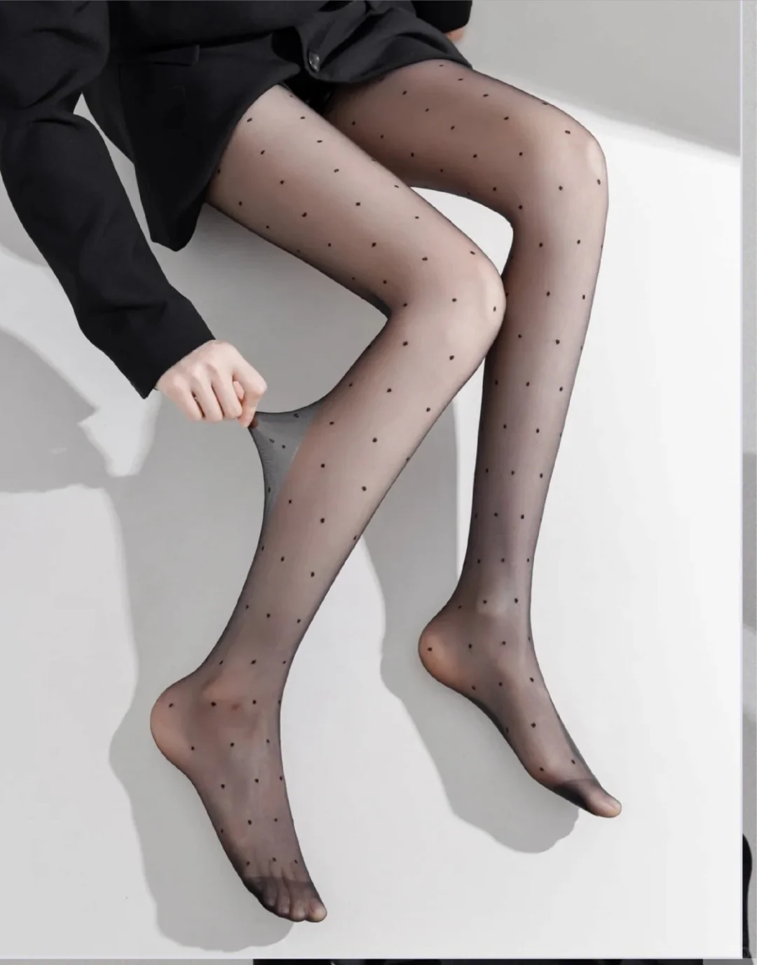 波点丝袜绝了！薄到像没穿还显腿长