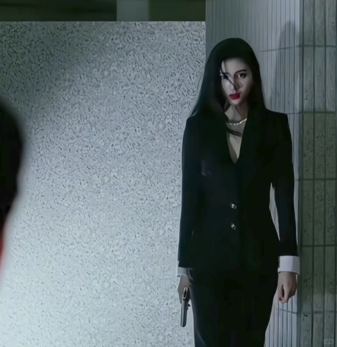 艳丽得鬼气森森