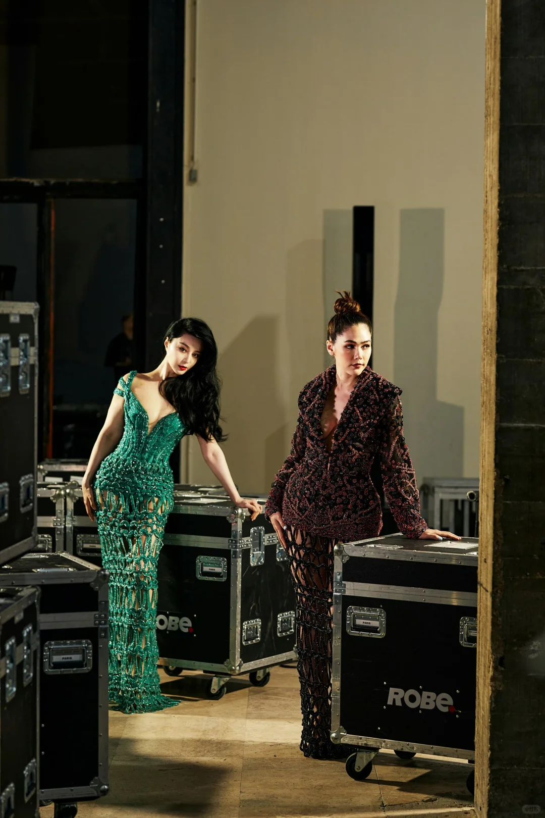 她真的好突出，像一条墨绿色的蟒蛇把人吞噬