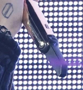 果的新mic印了jk和阿米标！！！