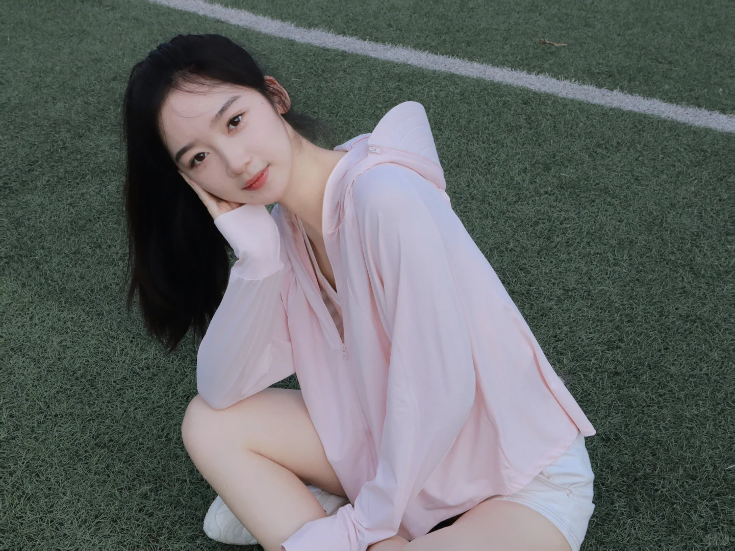 操场拍照~甜甜的