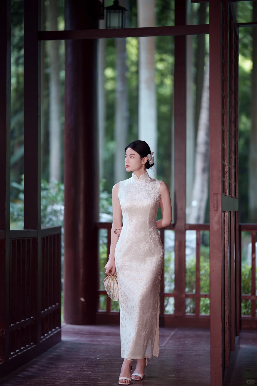 阴天也能拍出阳光感的旗袍