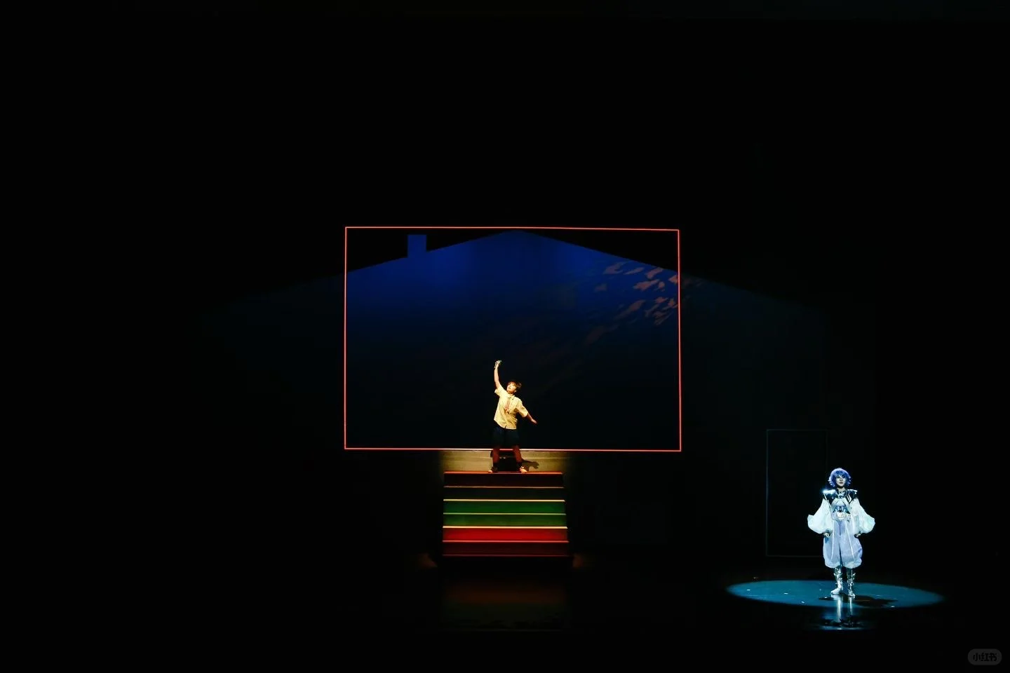 也是做上了2055年的服装设计了