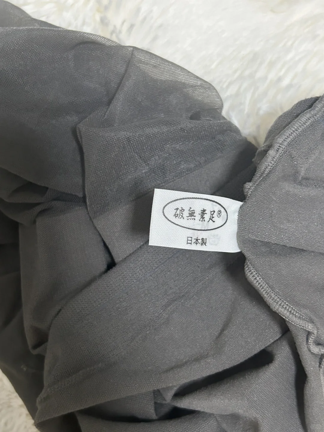 请问一下国内怎么可以买到这款丝袜？