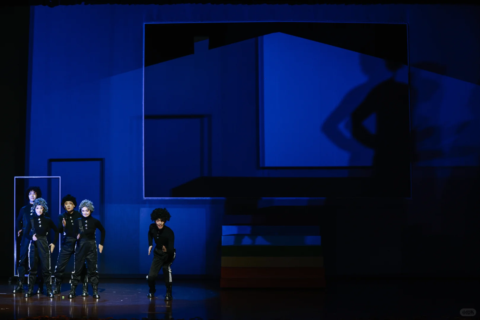 也是做上了2055年的服装设计了