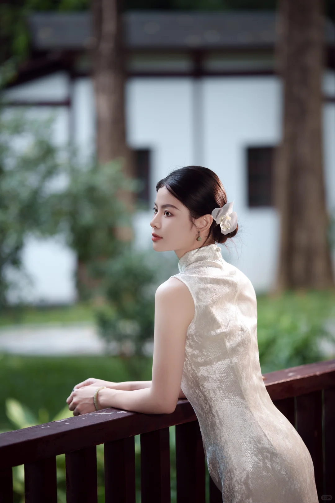 阴天也能拍出阳光感的旗袍