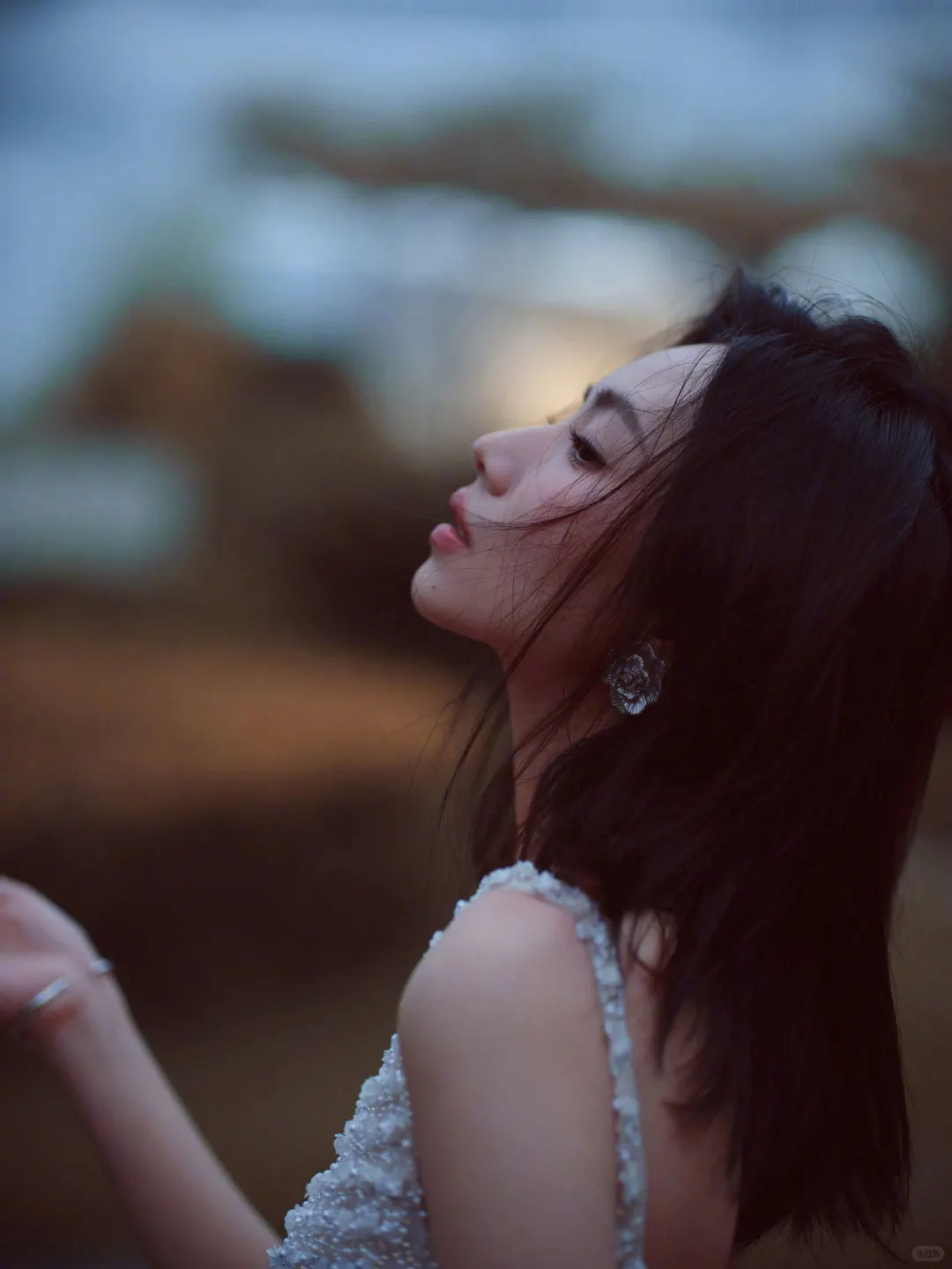 刘惜君性感露背裙