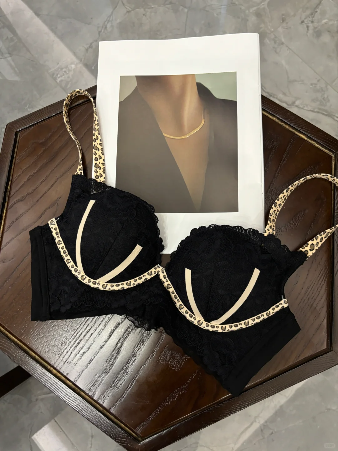 小胸上身直呼vocal！！黑色又纯又欲又撩