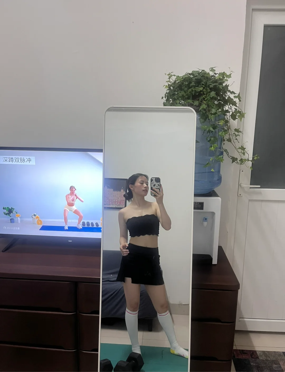 不瘦！！但很匀称，我很喜欢我自己。