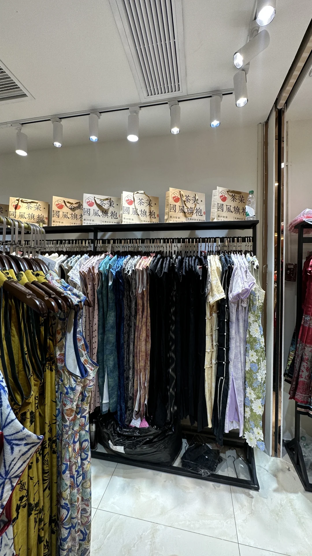 有实力‼️旗袍店开在珠海却明码标价99/件
