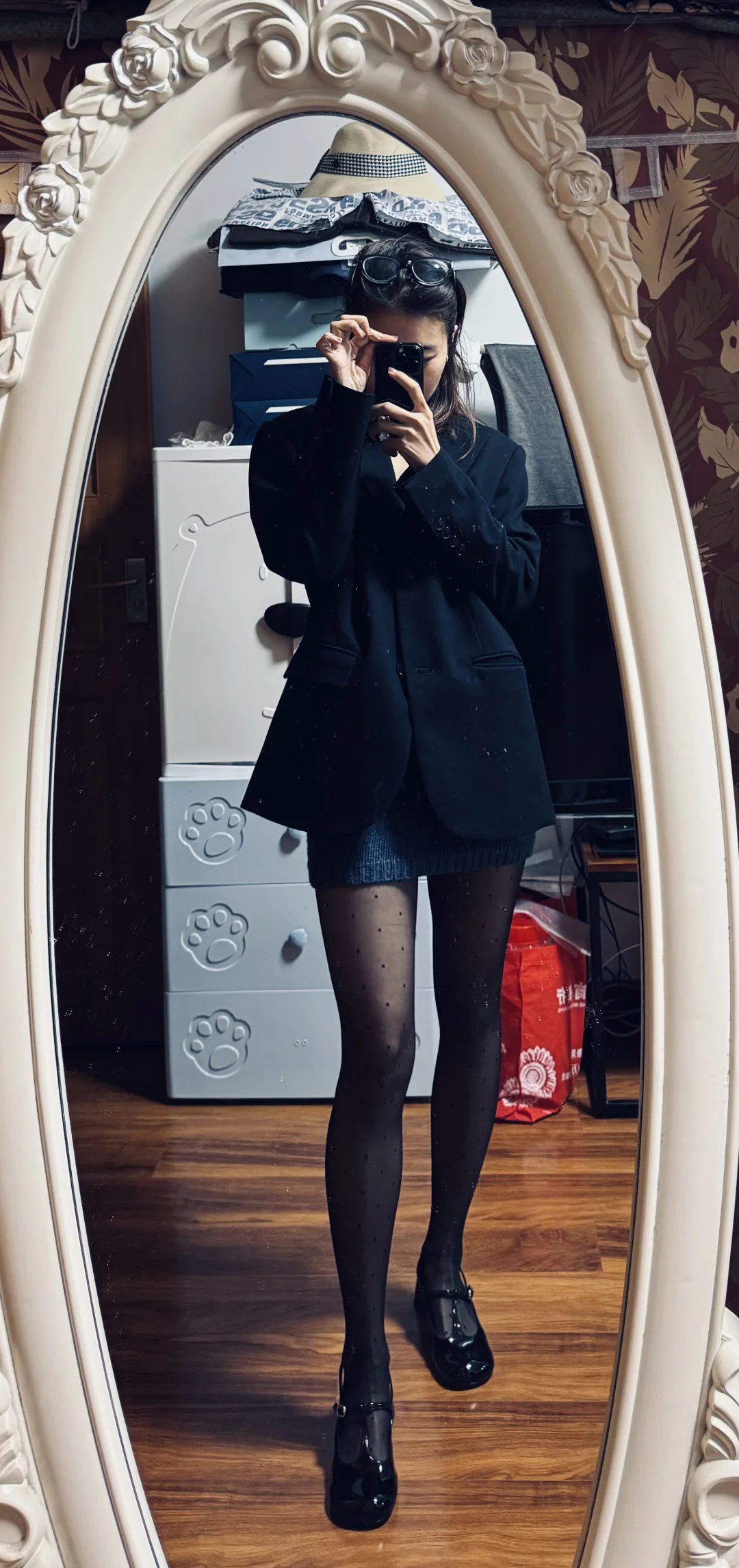 只敢在家穿波点丝袜