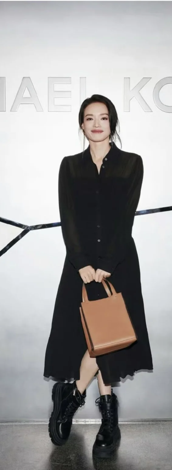 舒淇如何把黑色穿得灵动又妩媚？