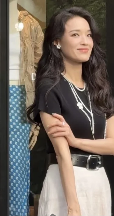 舒淇如何把黑色穿得灵动又妩媚？