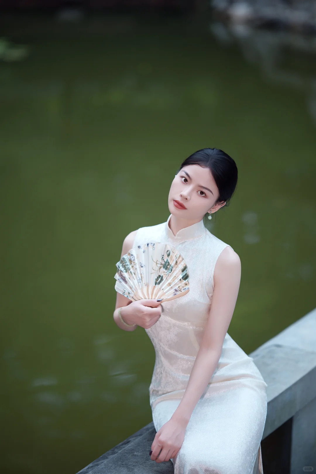 阴天也能拍出阳光感的旗袍