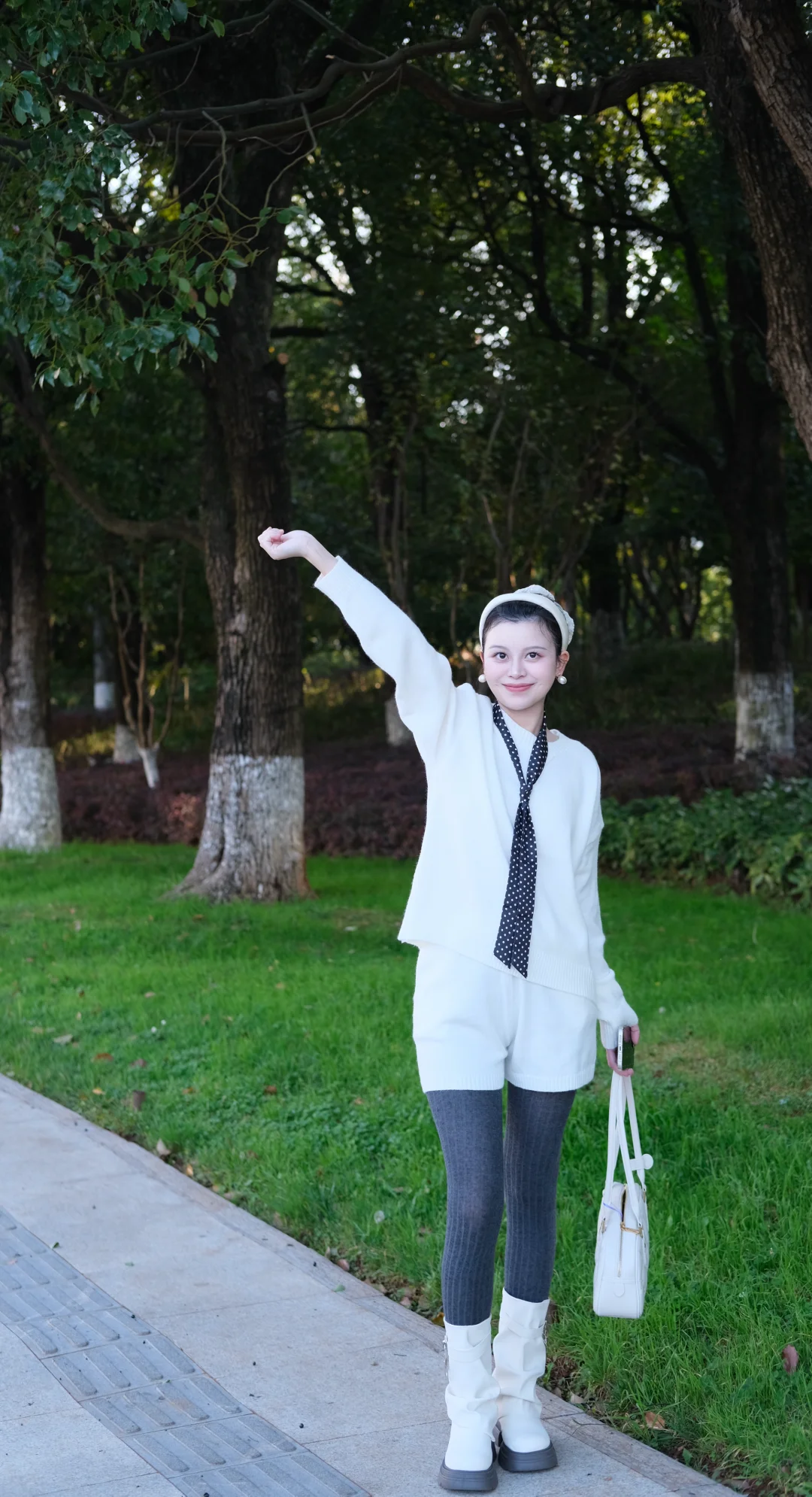 一套白色的毛衣