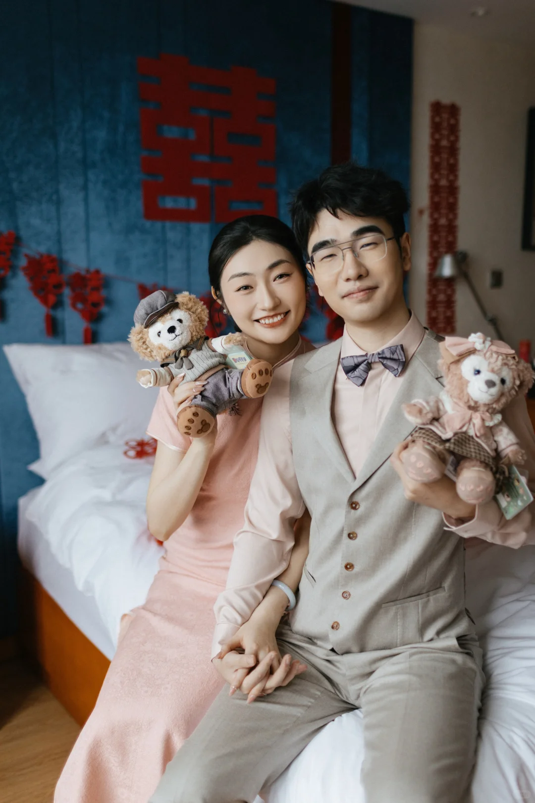 用一支红掌当发簪 🟣出门旗袍造型