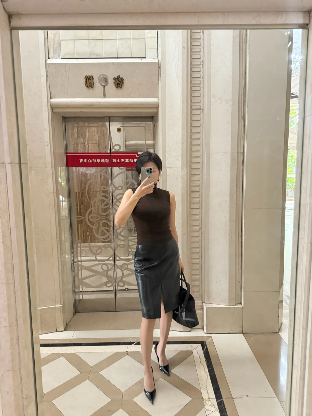 黑色高跟鞋配咖色肉丝太爱了