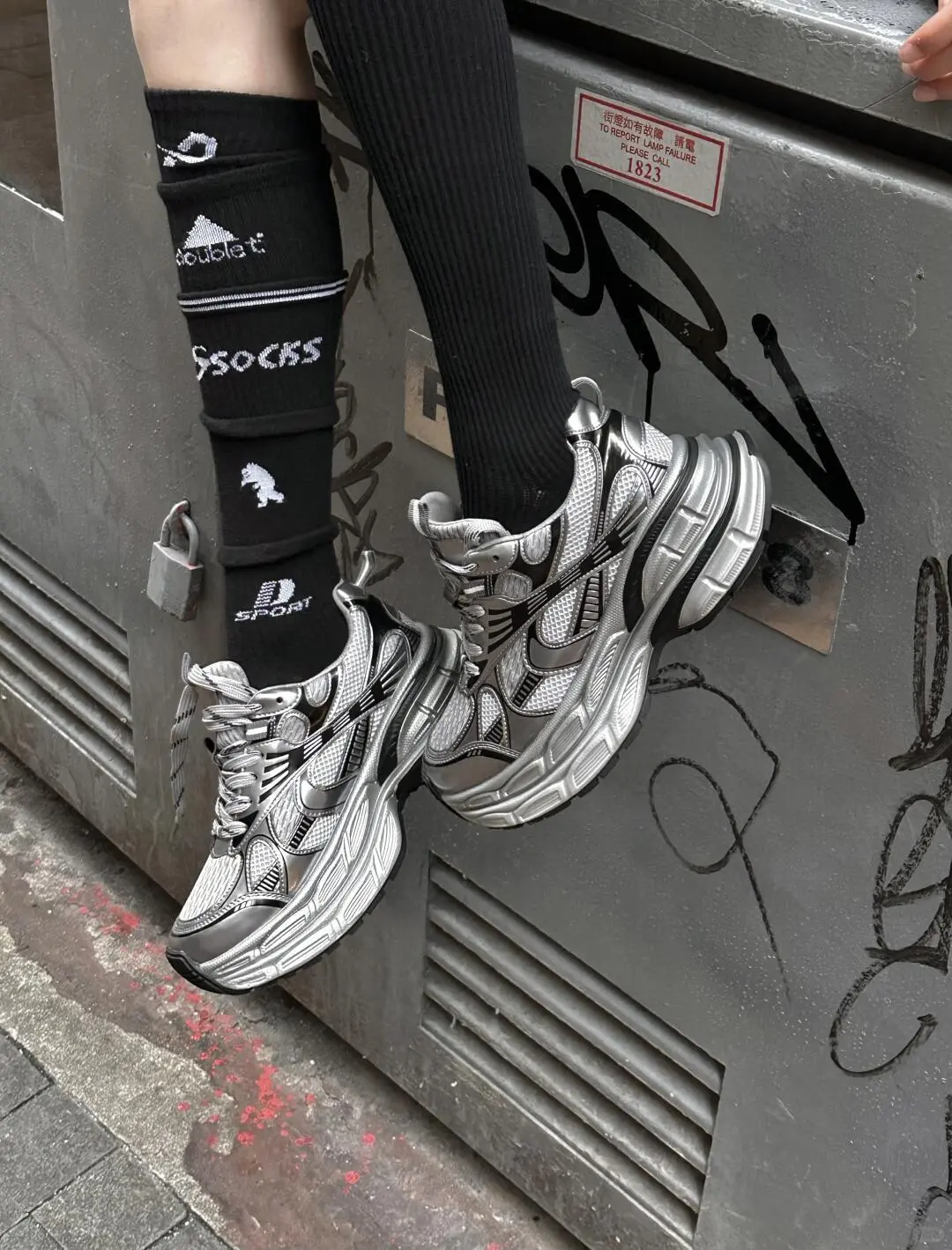 流光银老爹鞋👀这辣妹酷感回头率太高啦！