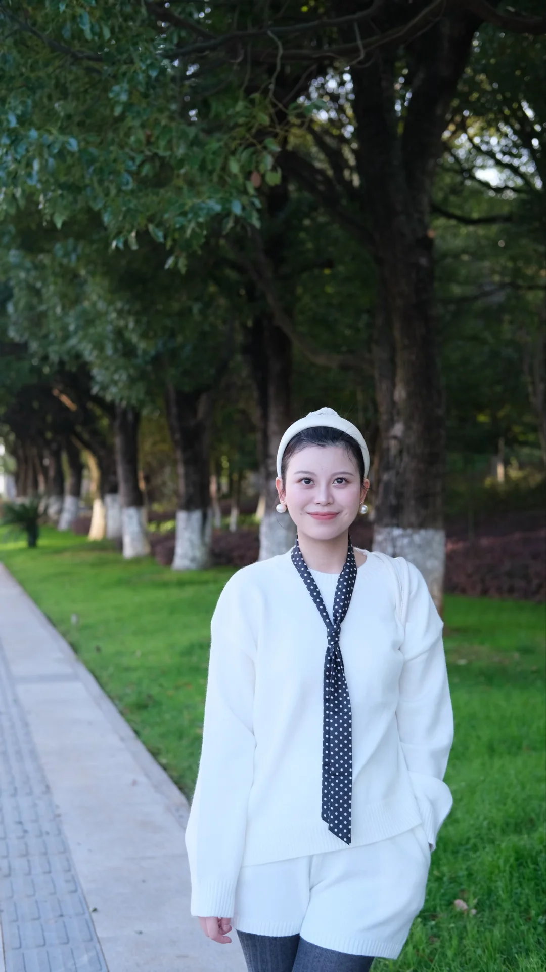 一套白色的毛衣