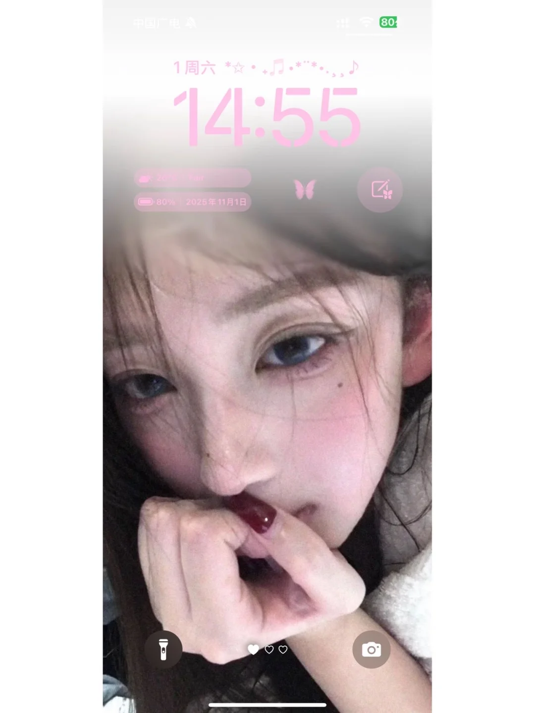 听说拿美女当壁纸也会越来越美～