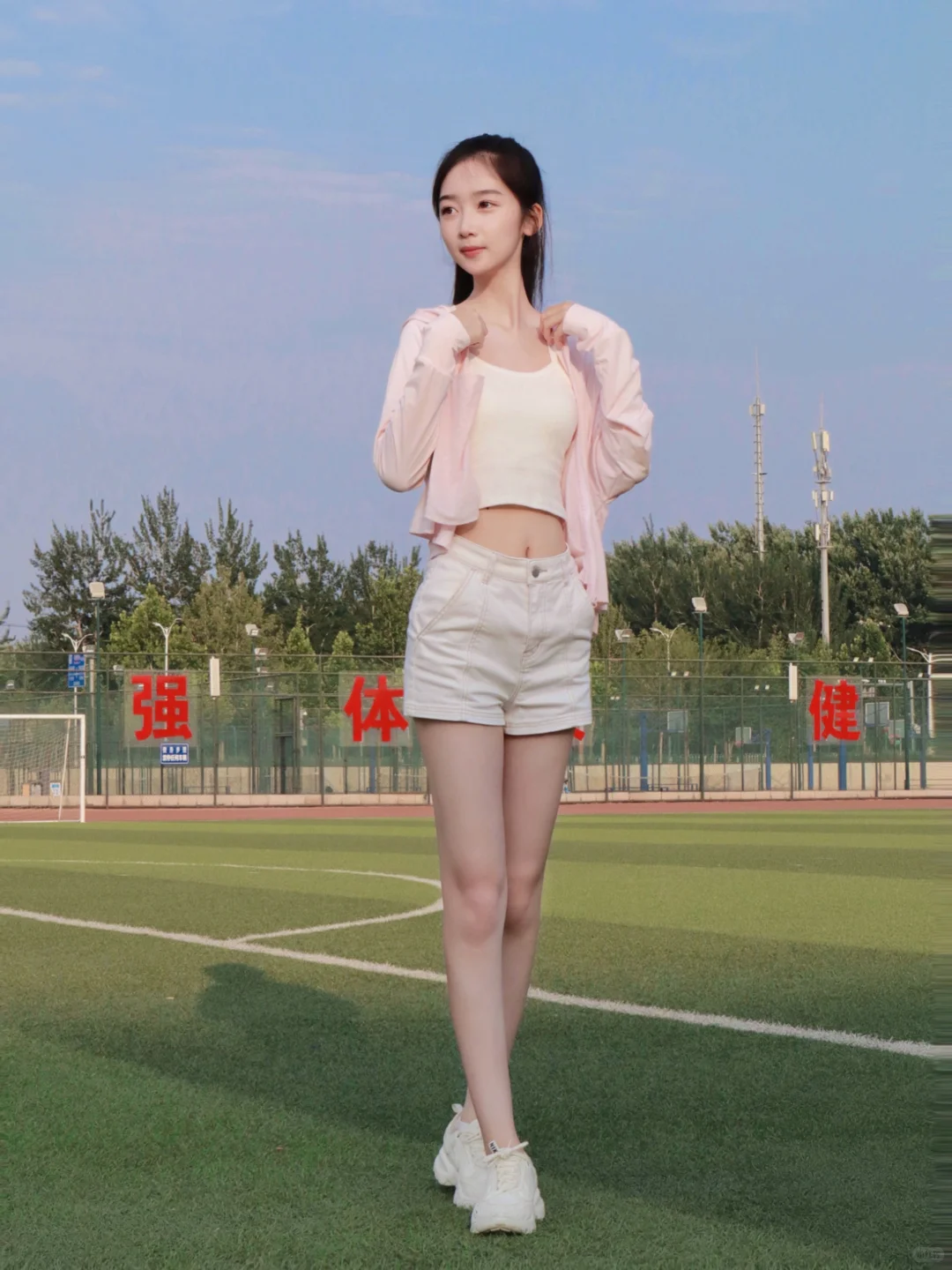 操场拍照~甜甜的