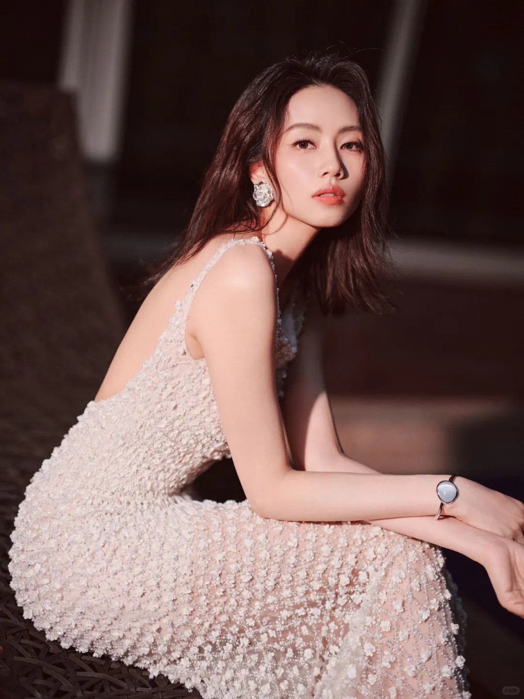 刘惜君性感露背裙