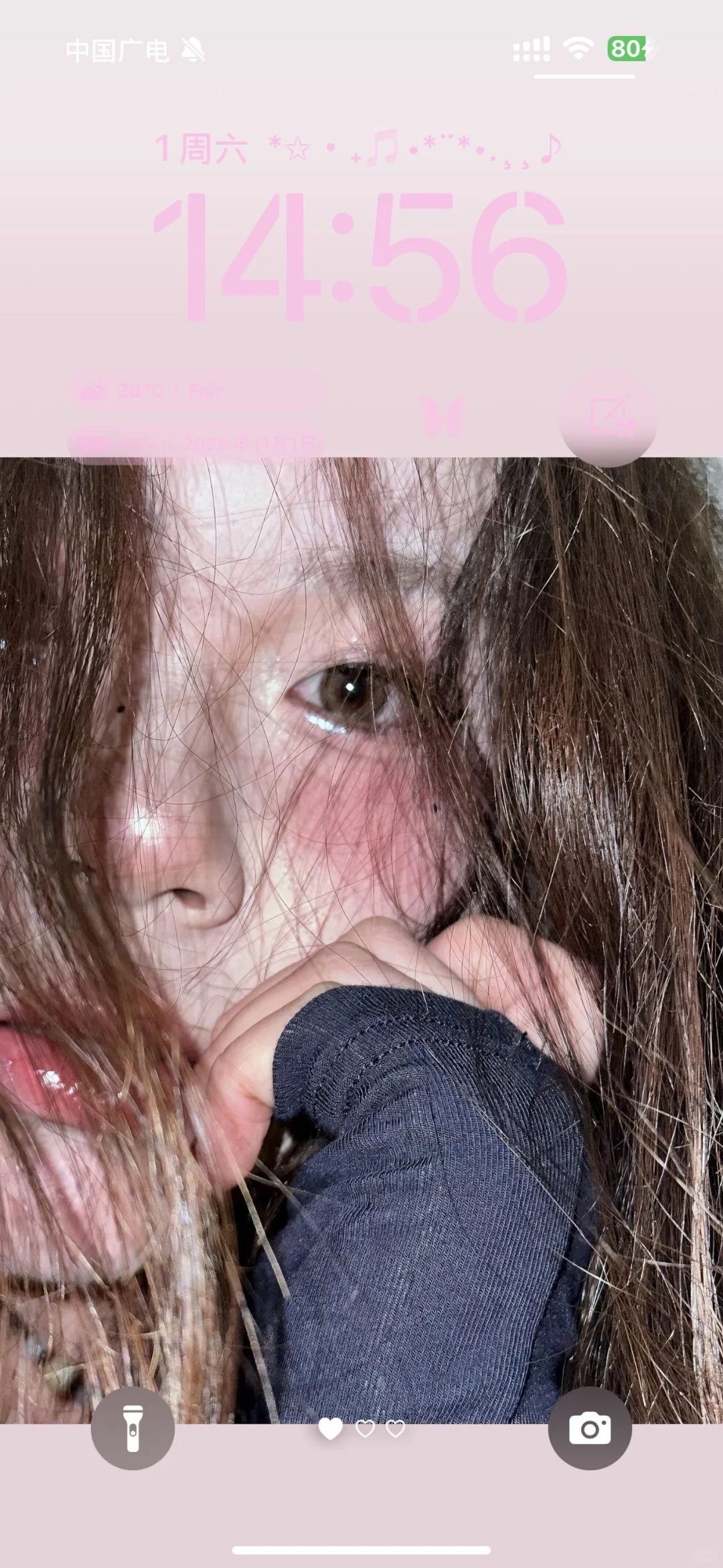 听说拿美女当壁纸也会越来越美～