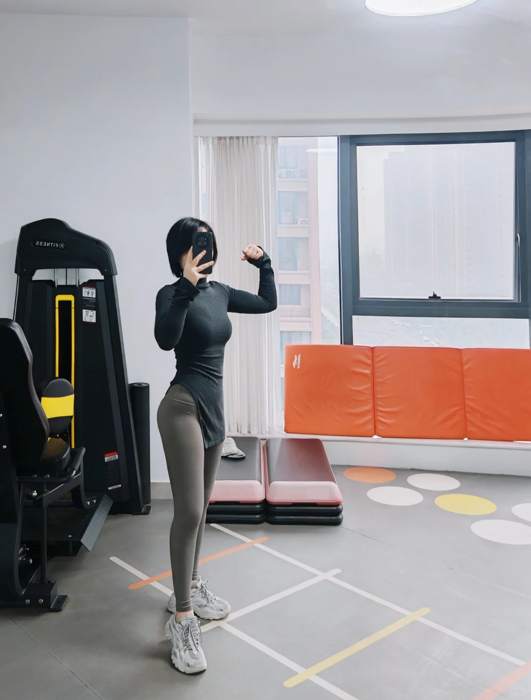 一人来秀一套健身穿搭