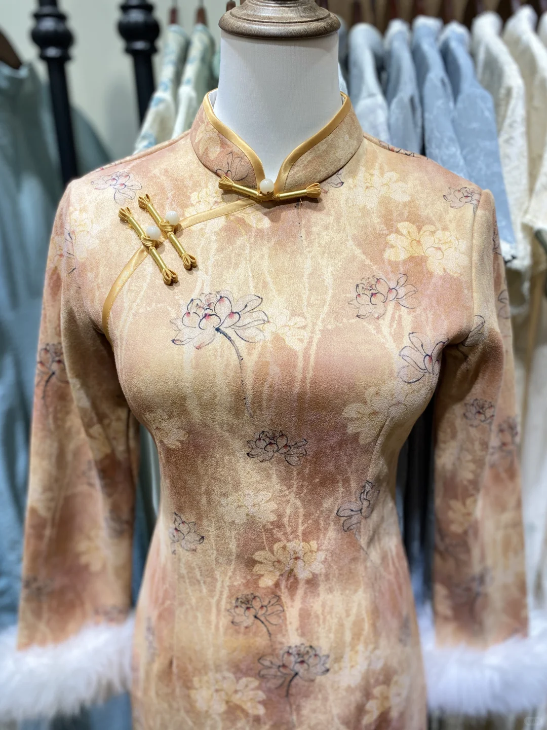 天津滨江道百元旗袍店，买啦三件开心