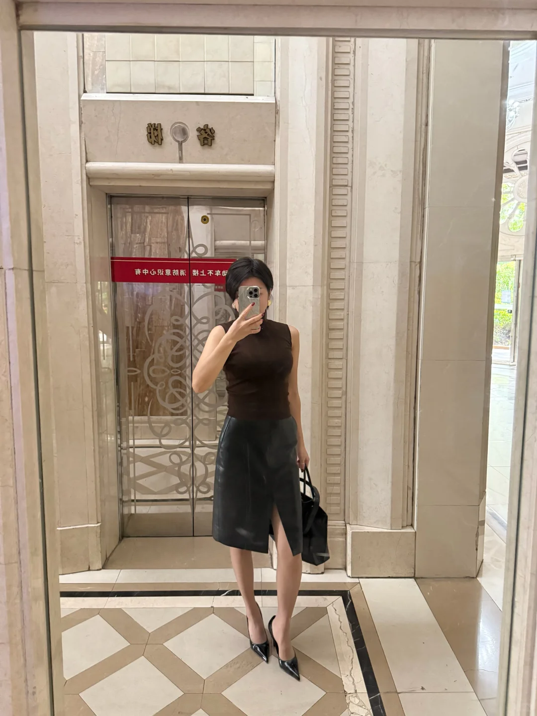 黑色高跟鞋配咖色肉丝太爱了