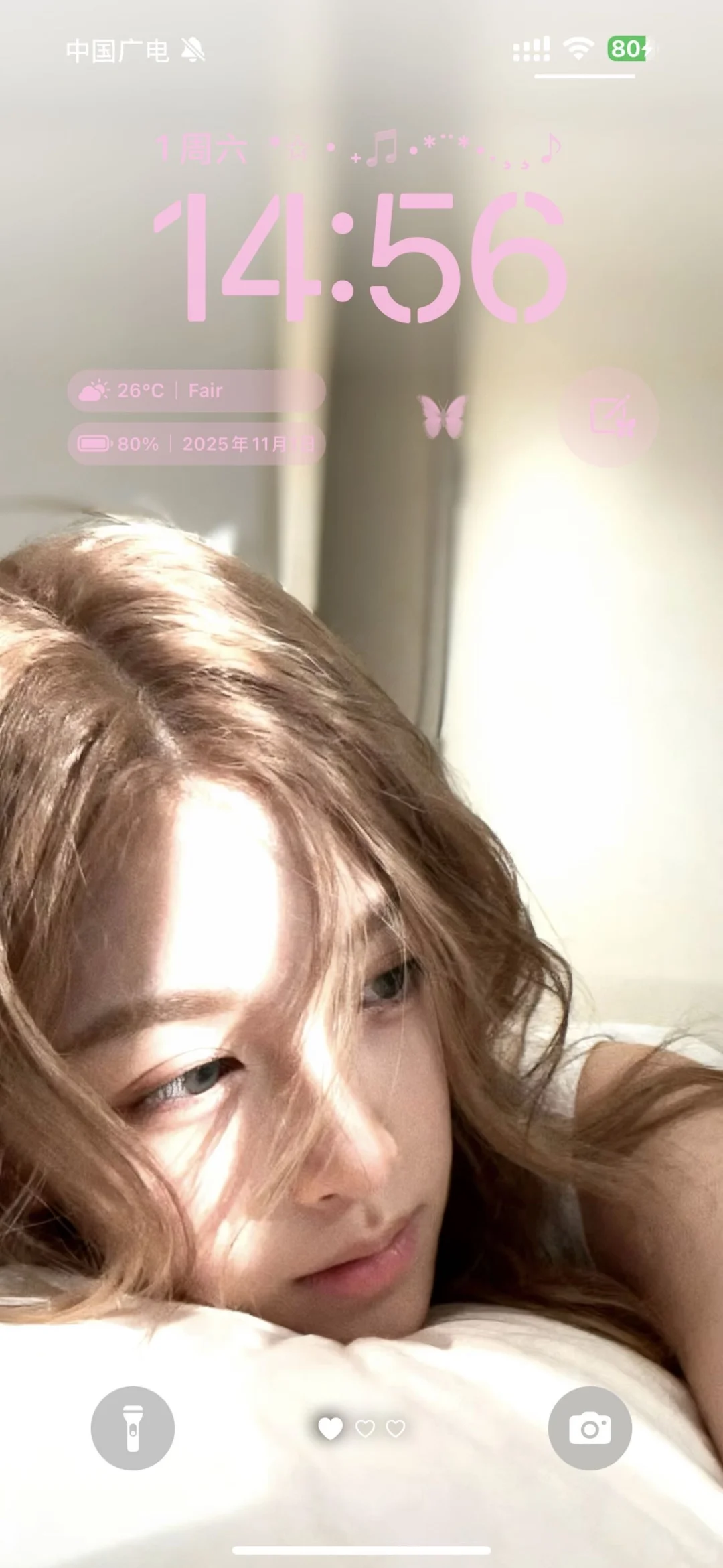 听说拿美女当壁纸也会越来越美～