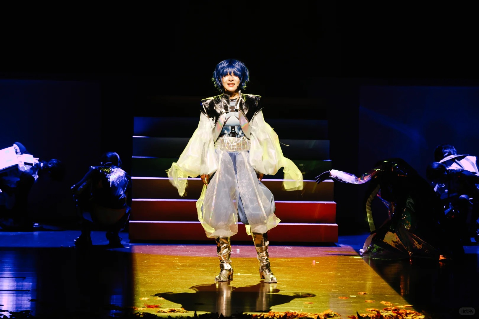 也是做上了2055年的服装设计了