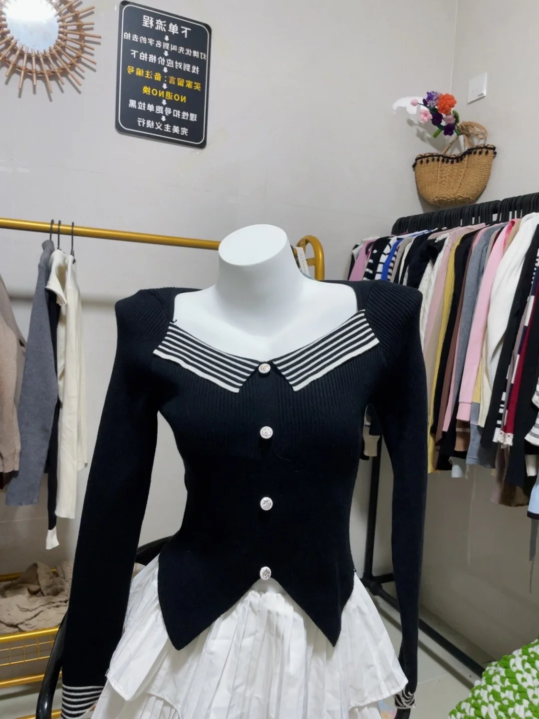 来咯！辣妹上衣修身显瘦