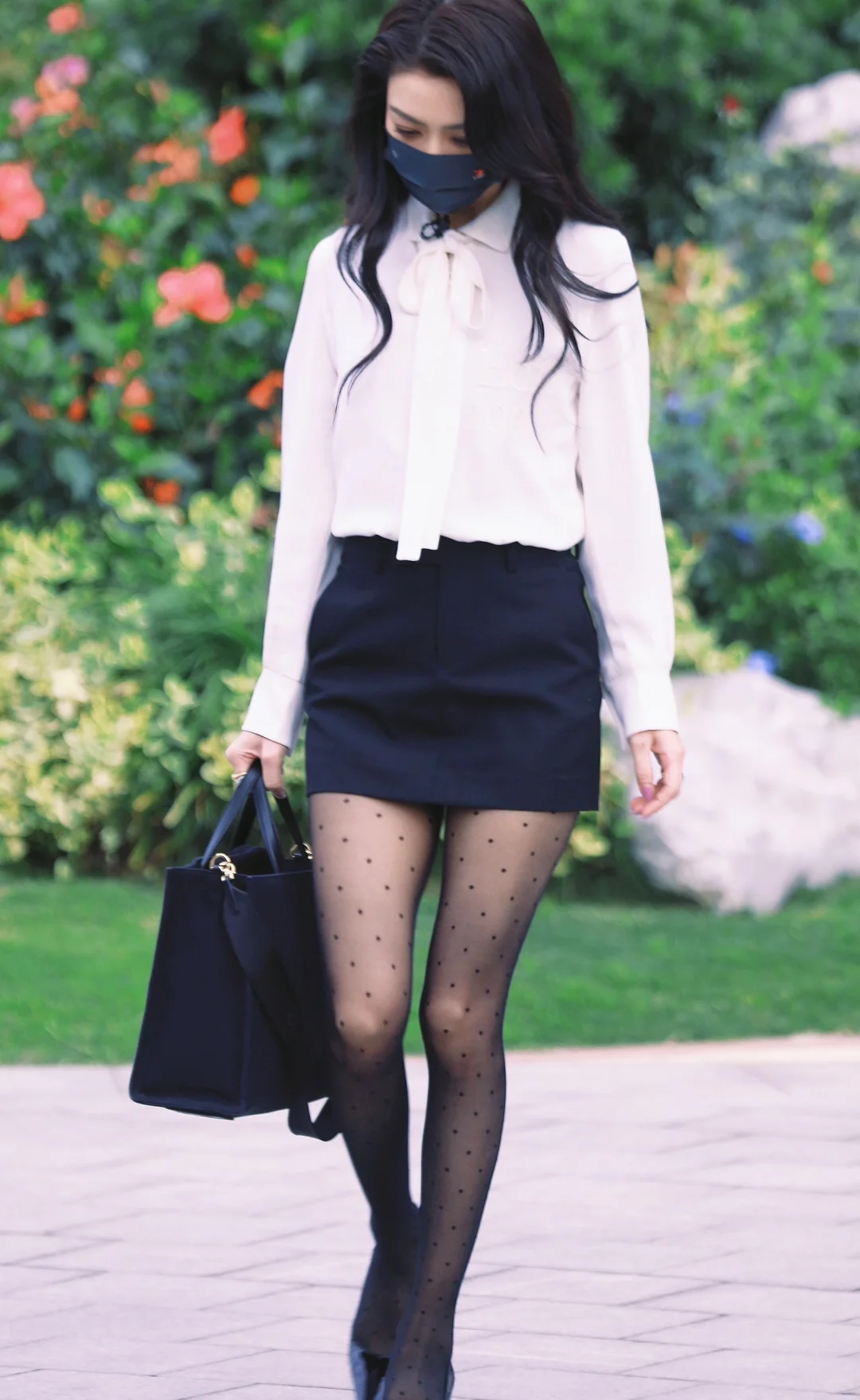 香港女星薛凯琪极品 OL 黑色丝袜通勤装