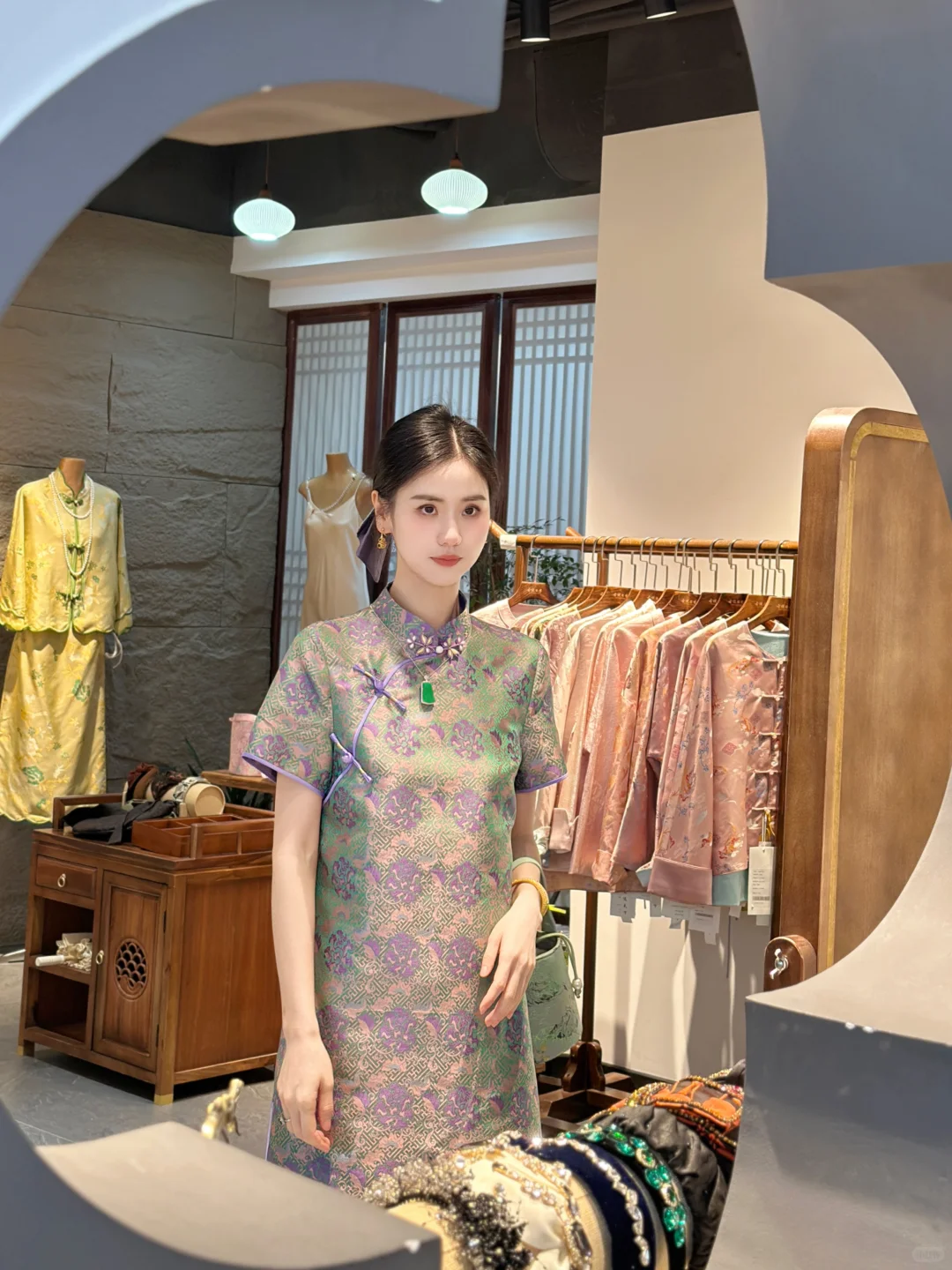 新中式老板娘的胶片日常🎞️｜宋锦旗袍裙穿搭