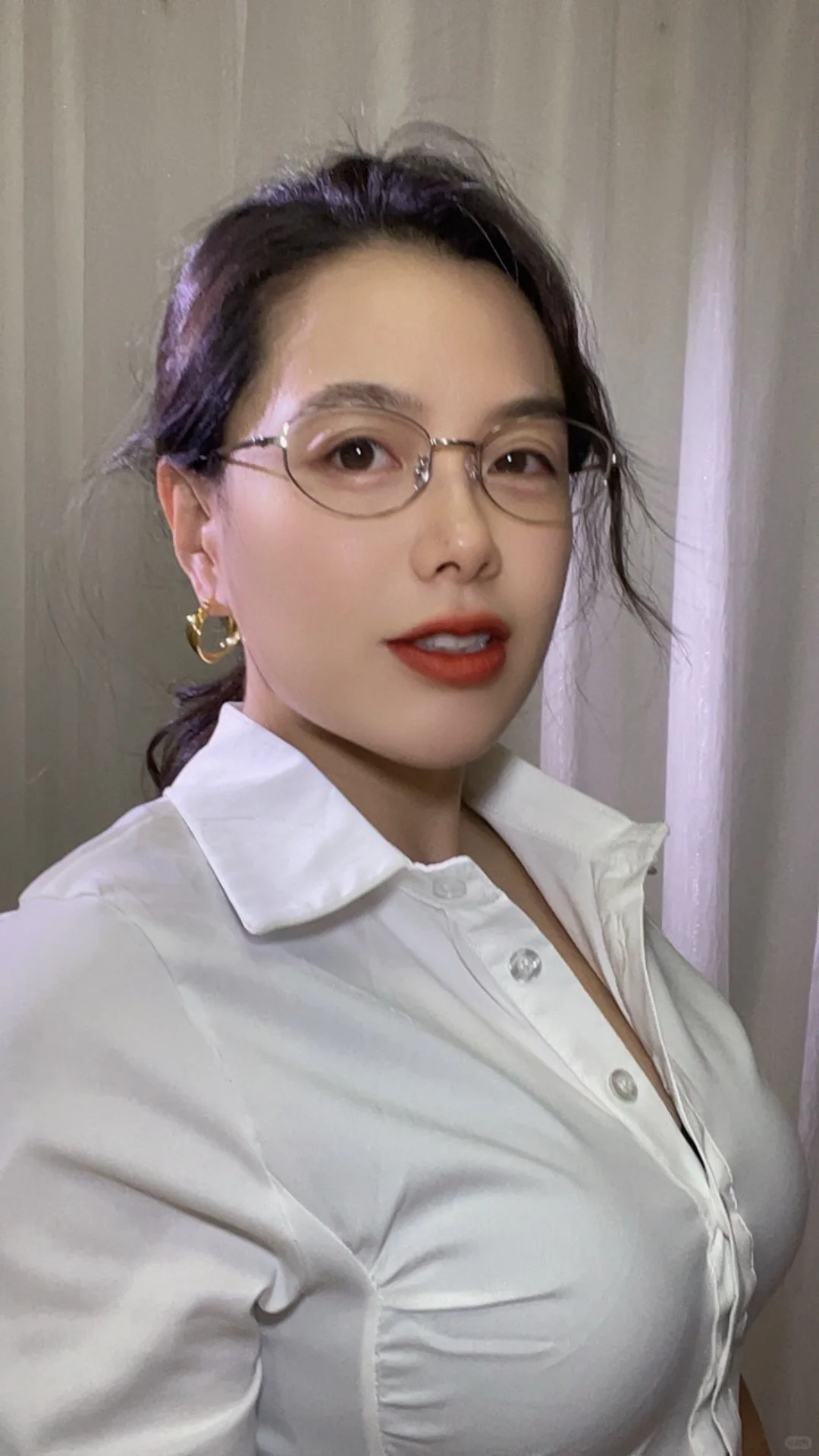 御姐，微胖，反差，白衬衣自拍