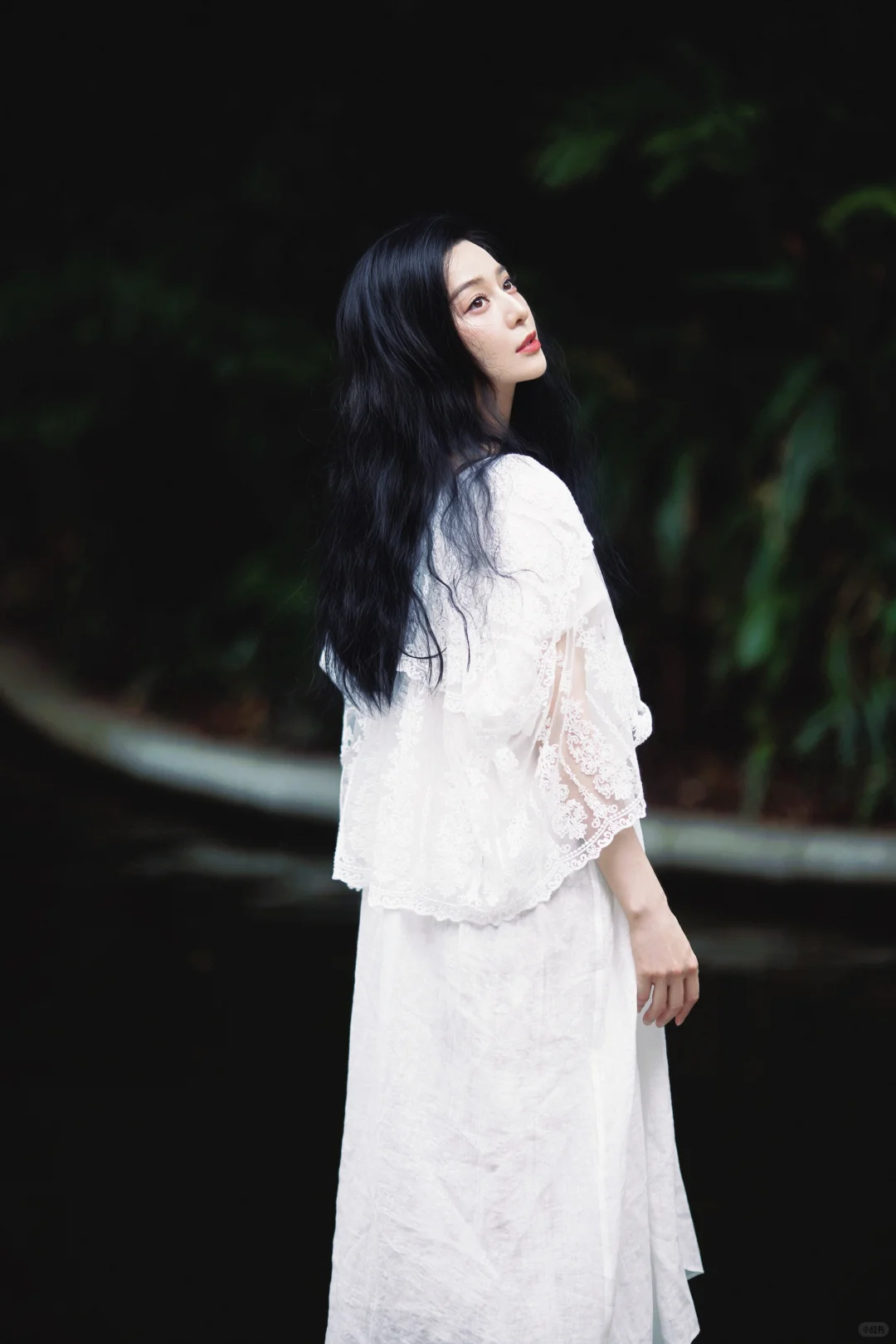 互勉成片｜肤若凝脂，抬手生香