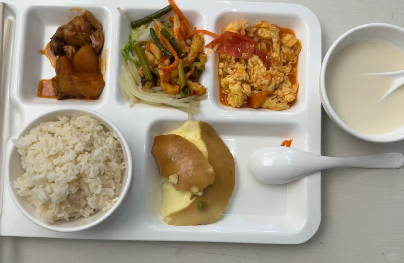 央美女大在学校一天吃什么？5.0