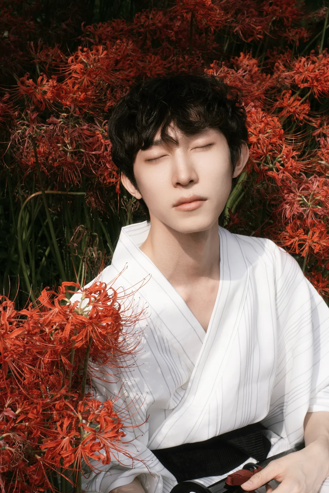 “溺花问夏 锁山吻秋”