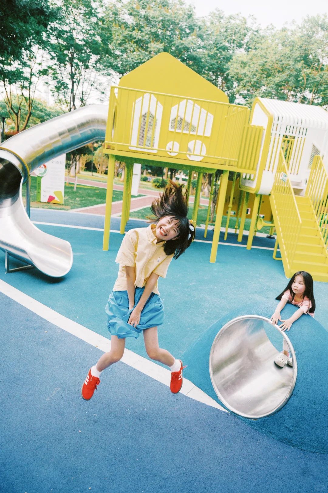 我们不过是装成大人的小孩