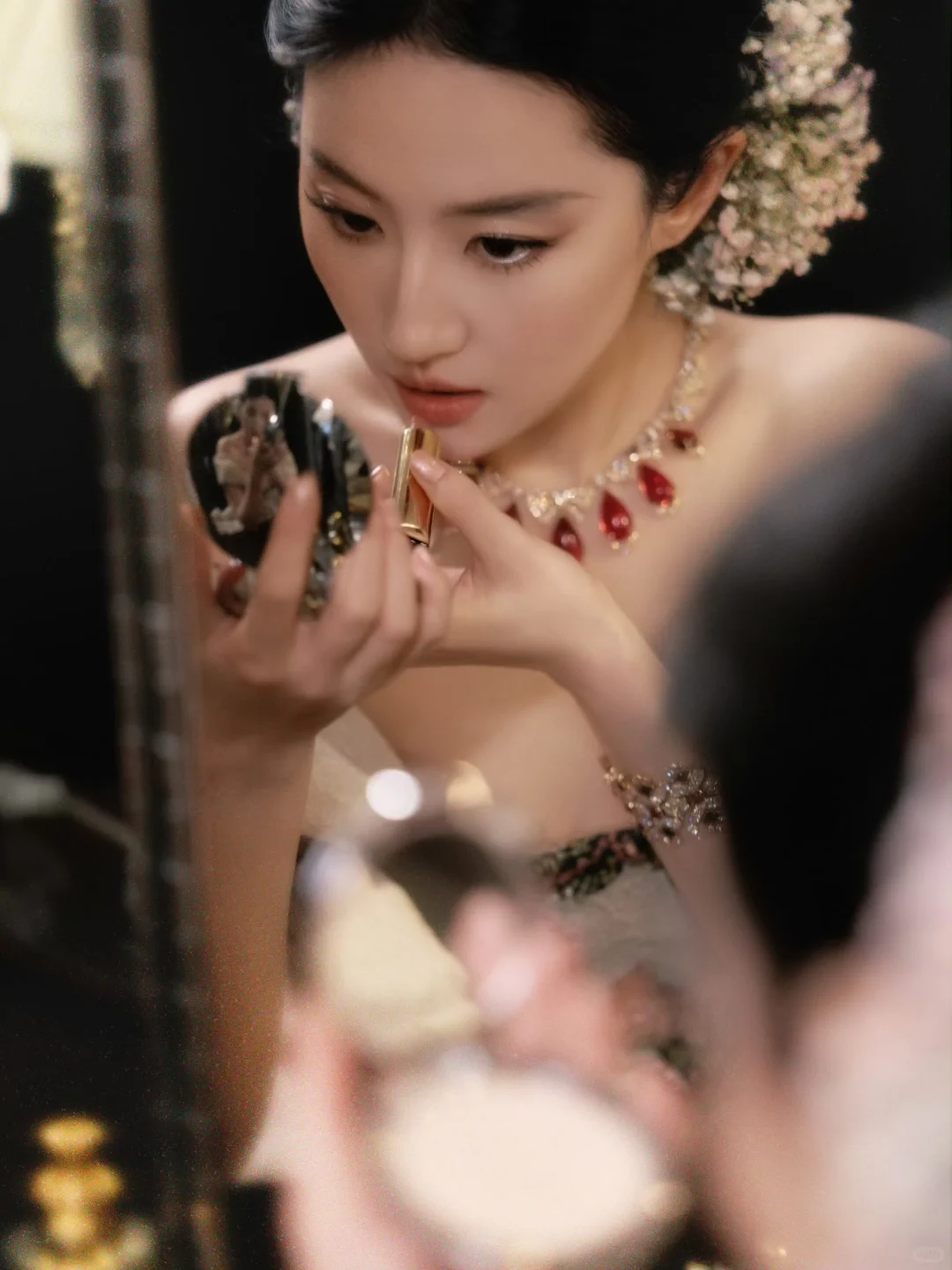 已经不仅是天仙能形容的美了……